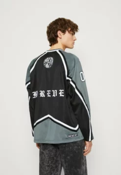 HUF CENTER ICE HOCKEY - Langarmshirt - Black 8 HUF CENTER ICE HOCKEY - Langarmshirt - Black -Huf Geschäft 1eb7245bc4c74301854cdb5d42496f79