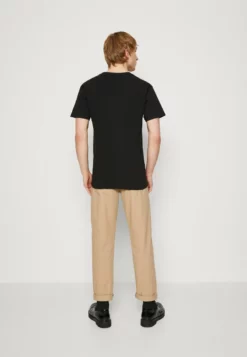 HUF STILL LIFE NUMBER 420 TEE - T-Shirt Print - Black 8 HUF STILL LIFE NUMBER 420 TEE - T-Shirt Print - Black -Huf Geschäft 63e3c187bff140e8af914663a4fce420