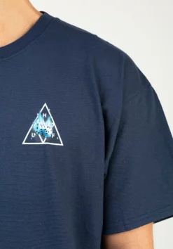 HUF Hot Dice Triple Triangle 5 HUF Hot Dice Triple Triangle -Huf Geschäft huf t shirts hot dice triple triangle navy closeup1 0324189
