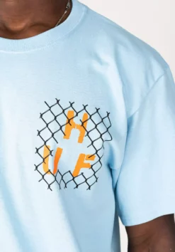 HUF Trespass Triangle 5 HUF Trespass Triangle -Huf Geschäft huf t shirts trespass triangle lightblue closeup1 0325667